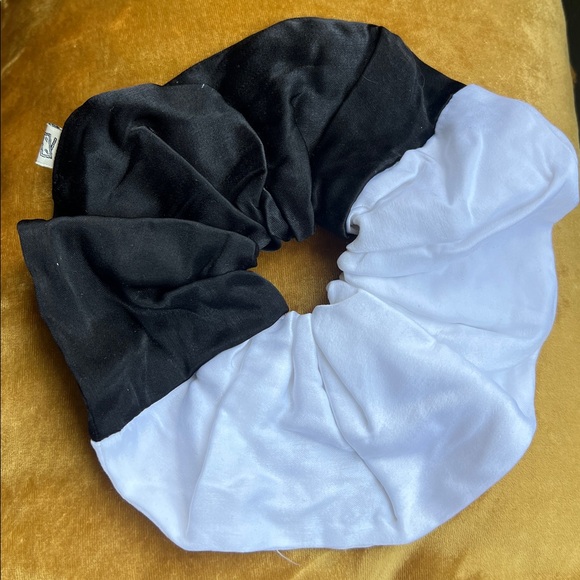 Fashion Brand Company Jumbo black and white satin scrunchie - Picture 2 of 2